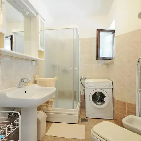 House Salvia Manjadvorci